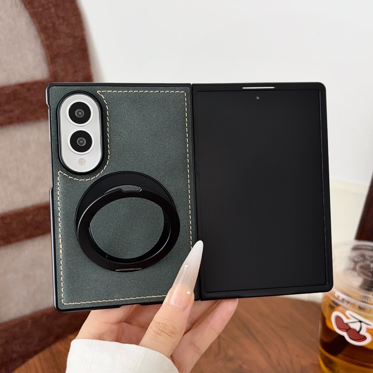 Роскошный чехол из овечьей кож – обзор и цена Magnetic Charging Stand